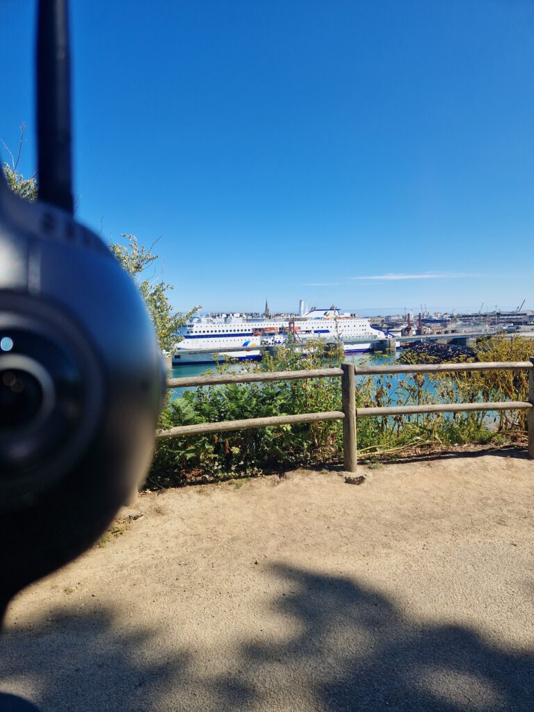 Insta 360 pro 2 devant le ferry à Saint-Malo